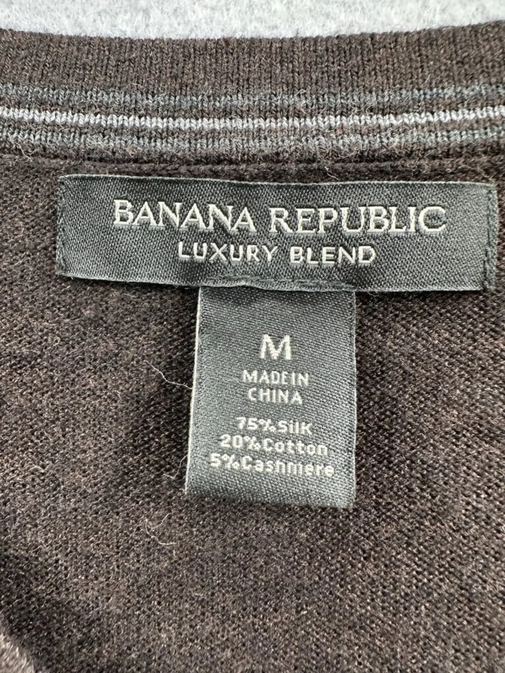 Banana Republic Luxury Blend Mens M V Neck Sweater Silk Cotton Cashmere Brown